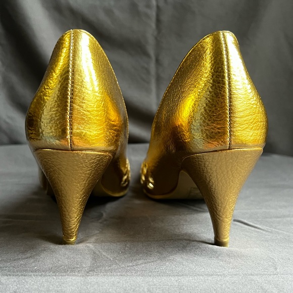 sz 6 retro style gold peep-toe pumps - Picture 2 of 5